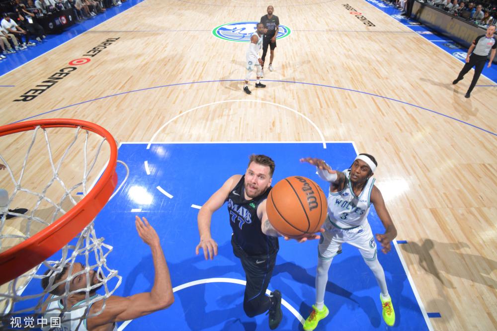 潮出现在下 潮出现在下