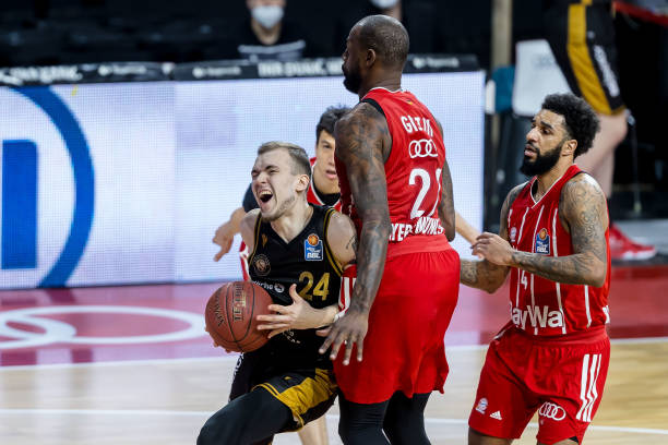 汤普森等主 汤普森等主