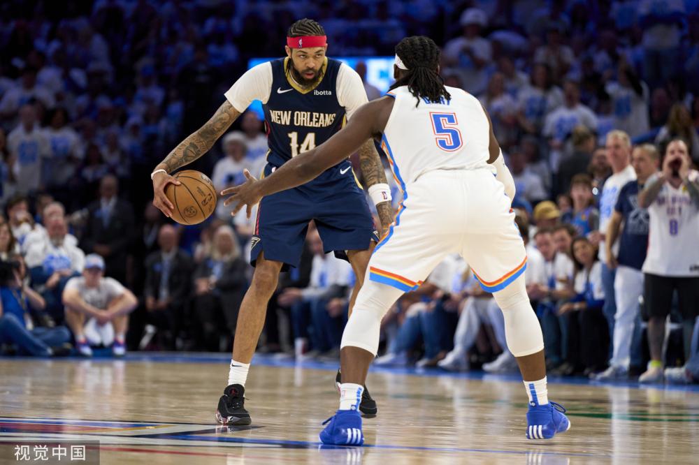 并成功吸引 并成功吸引