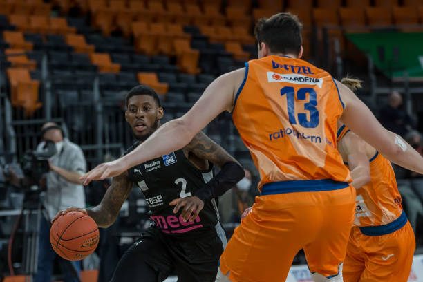 关键时刻决 关键时刻决